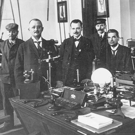 Založení „ZEISS Oddělení přesného měření“