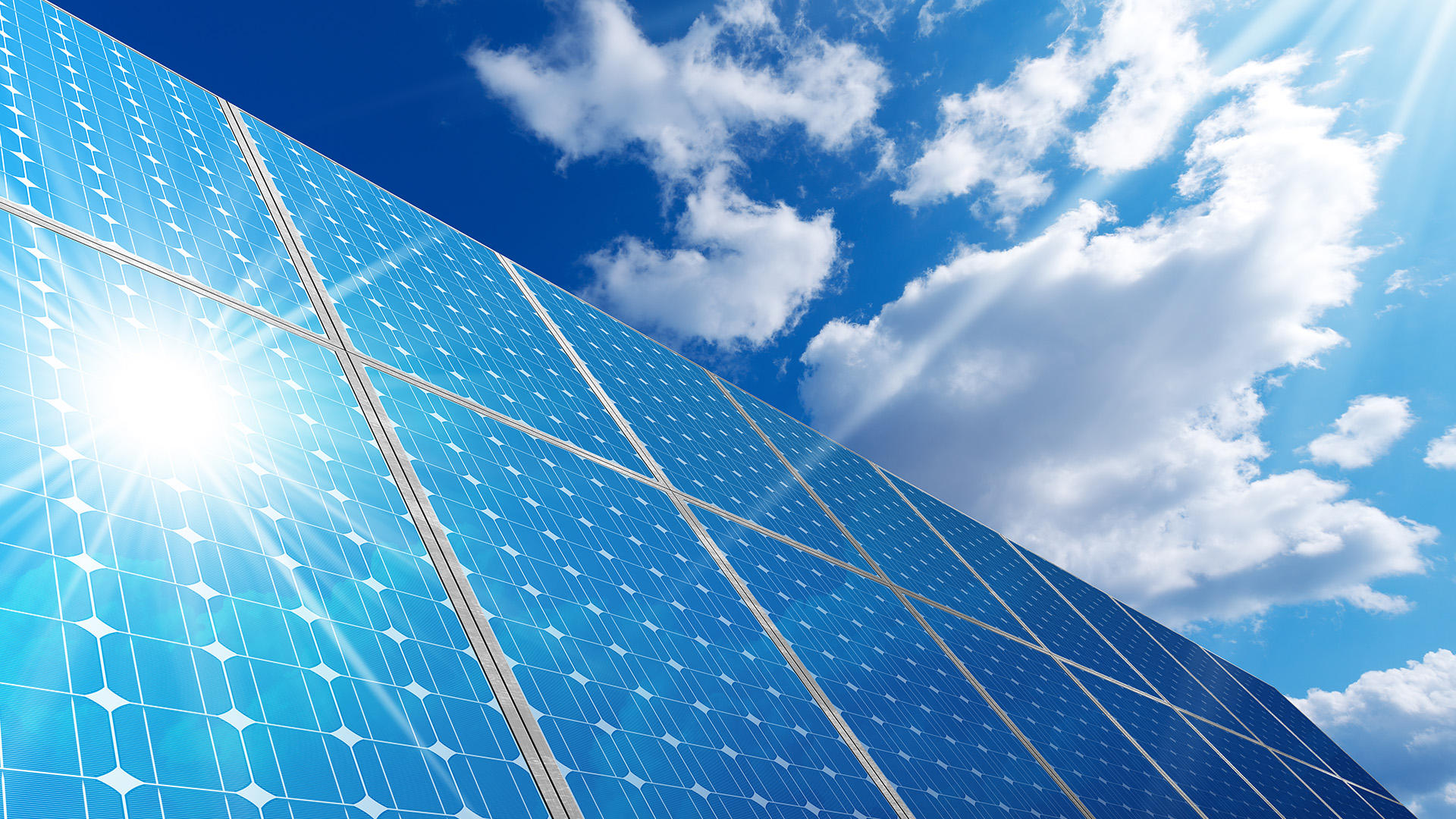 Zjistěte, jak metrologická řešení ZEISS zajišťují vysokou účinnost a životnost fotovoltaických produktů pomocí analýzy defektů, charakterizace tloušťky vrstvy a dalšími metodami.