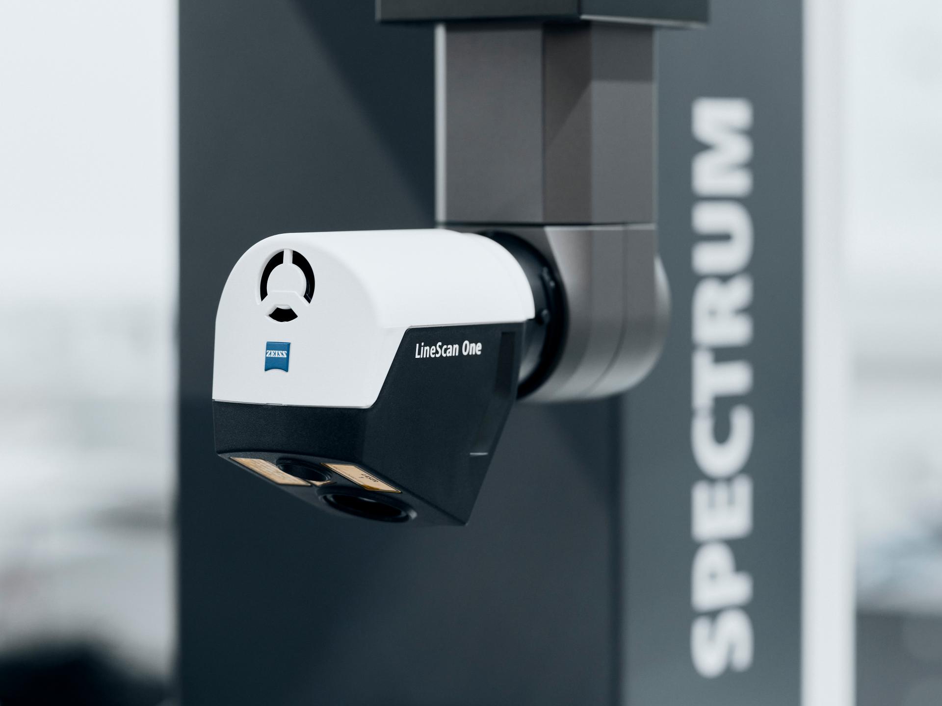 Optický senzor ZEISS LineScan One s RDS na stroji ZEISS SPECTRUM.