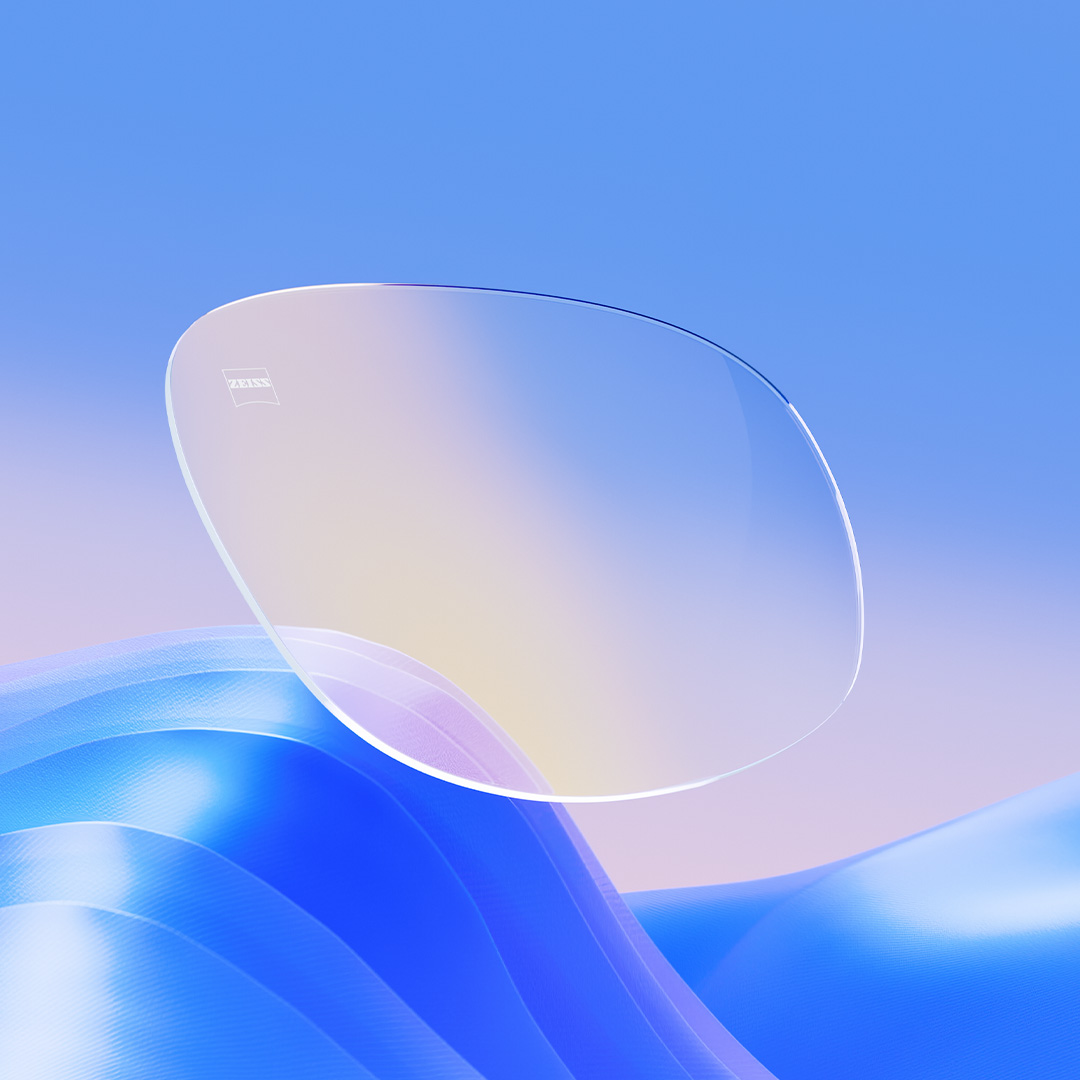Křišťálově čiré brýlové čočky s opatřené povrchovou úpravou ZEISS DuraVision Gold UV s mírně zlatým odleskem.