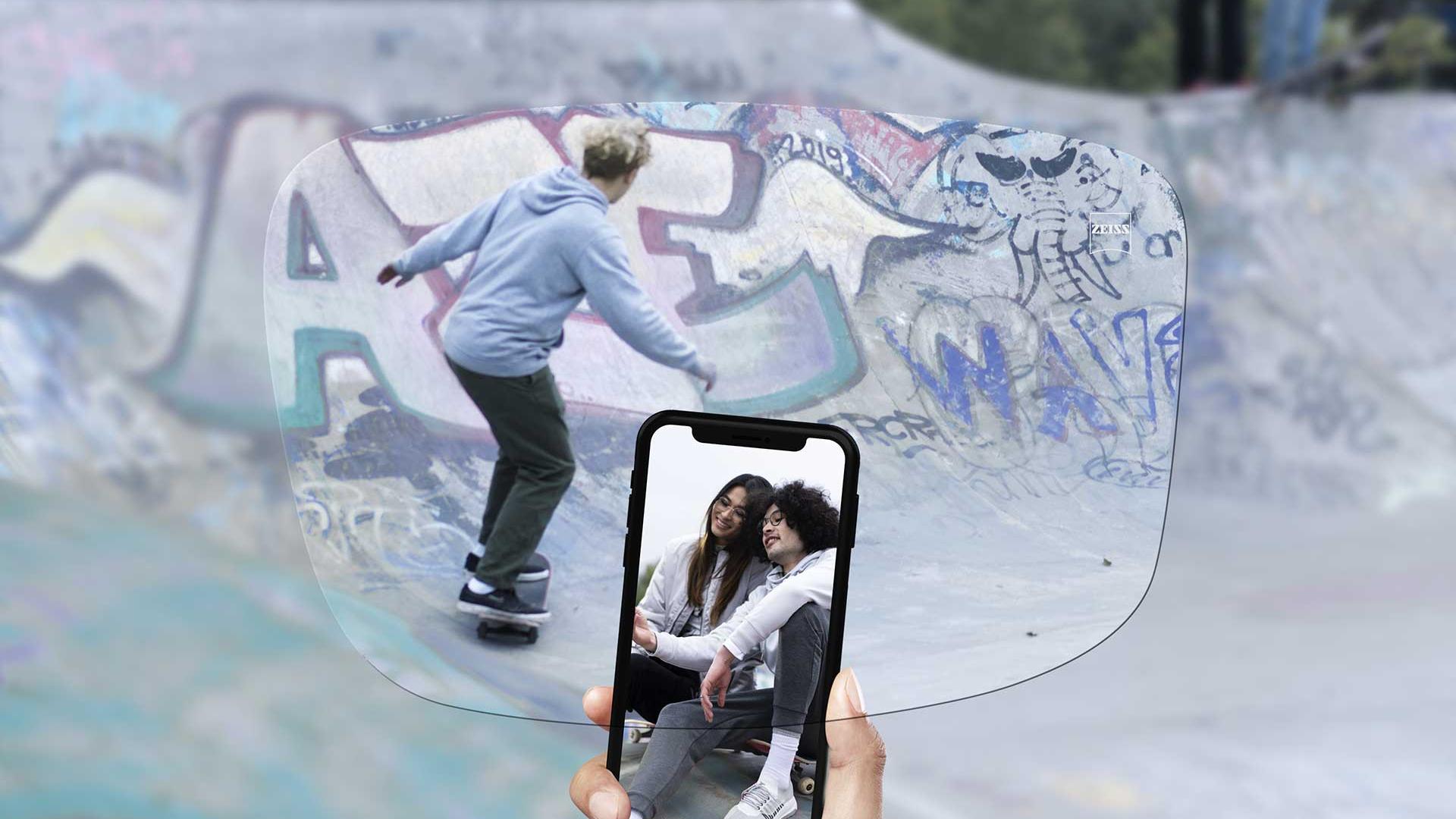 Pohled na skatepark přes jednoohniskové čočky ZEISS SmartLife Individual.