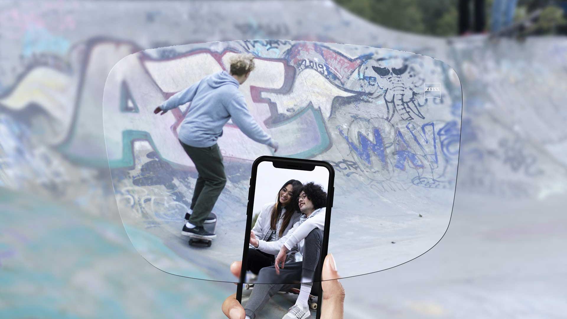 Pohled na skatepark přes jednoohniskové čočky ZEISS SmartLife.