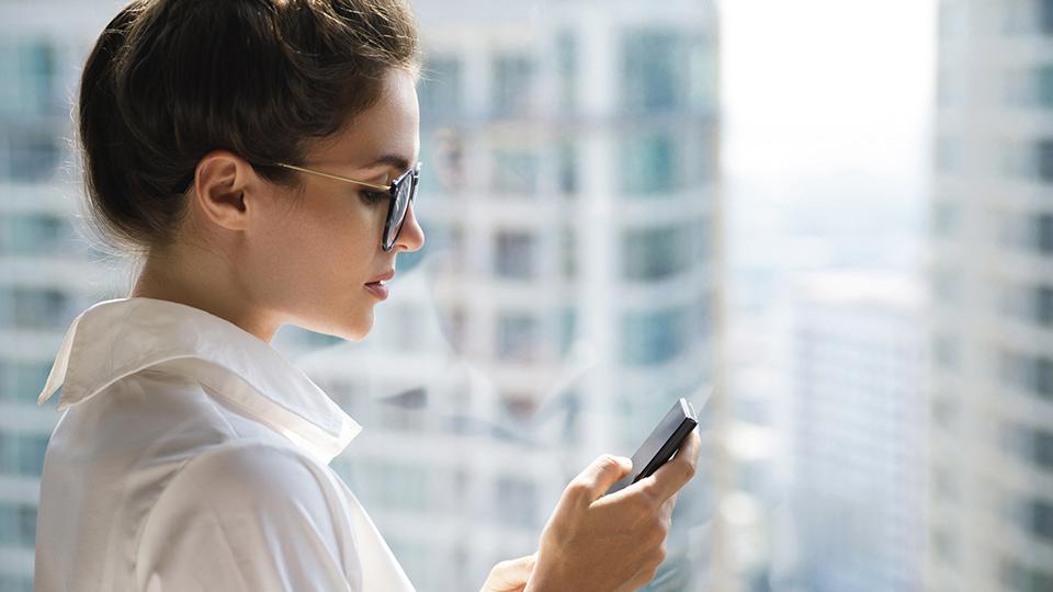 Pozorování obrazovky vašeho chytrého telefonu je neodmyslitelnou součástí dnešní doby.  