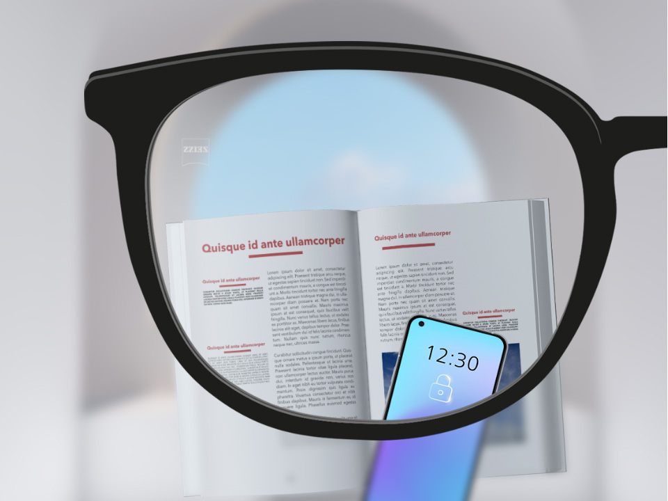 Obrázek řidiče s jednoohniskovými čočkami ZEISS SmartLife, přes které je ostře vidět chytrý telefon a kniha, přičemž čočky jsou zcela čiré.