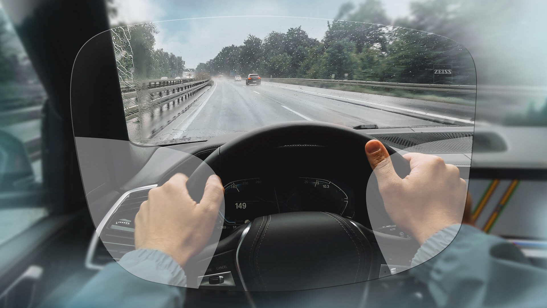 Vizualizace ZEISS progresivních brýlových čoček DriveSafe Obrázek zobrazující pohled přes brýlové čočky. 